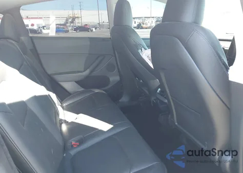 2024 Tesla Model Y Rwd z USA, uszkodzony, nr VIN 7SAYGDED2RF116545